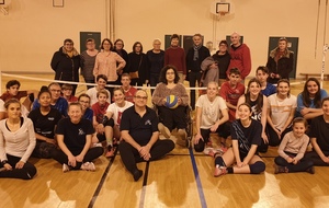 Merci à Alia conseillère municipale à Vendôme pour être venu jouer.
Merci aux trois présidentes (USV UA, USV Volley et Comité 41 Volley) pour leurs encouragements.
Merci aux parents qui par leurs encouragements, leurs soutiens aux enfants, leurs déplacements ou leurs investissements pour le club sont la première ligne de bénévoles indispensables.